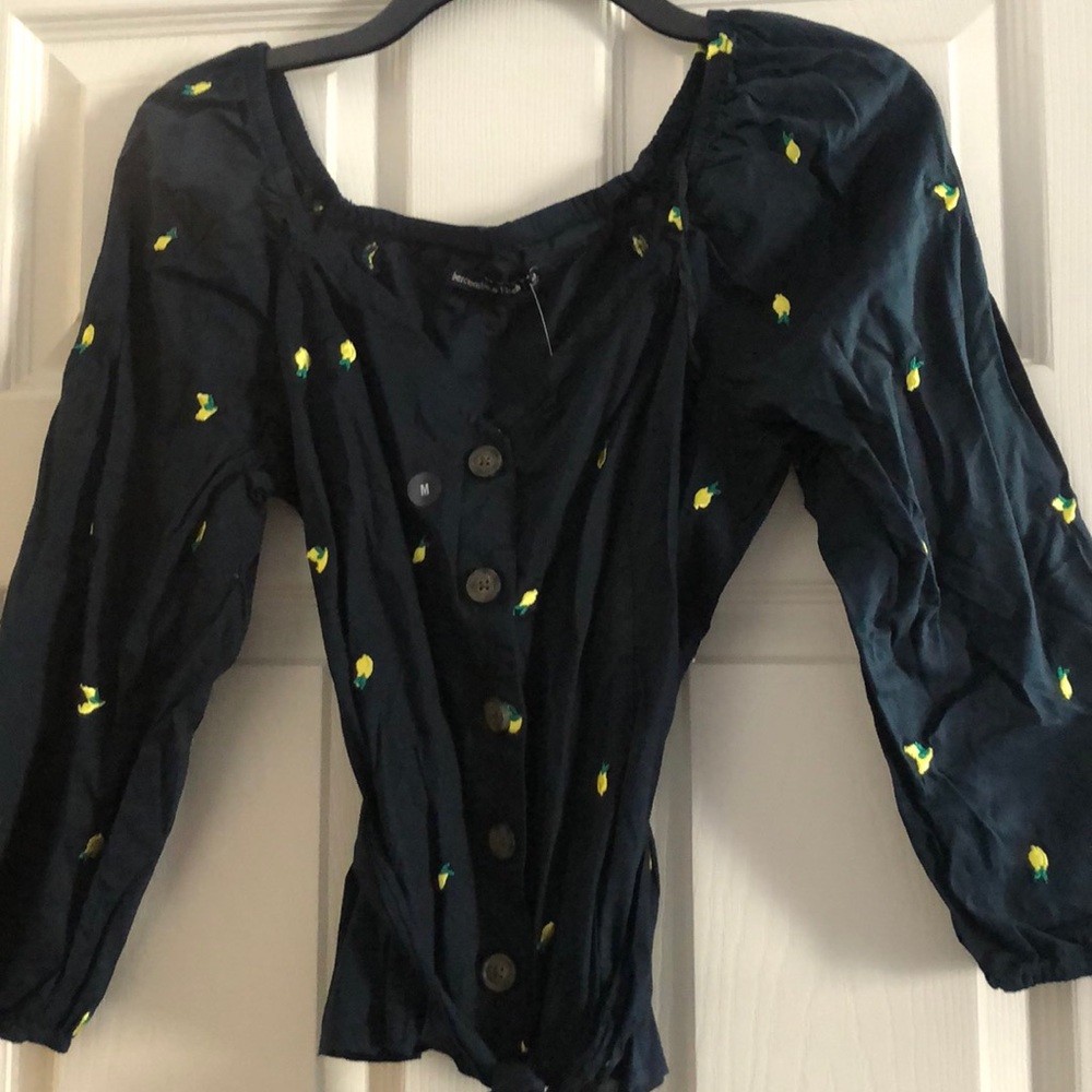 Abercrombie NWT lemon embroidered blouse